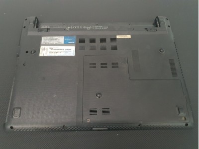 Asus U46E BAL7  Alt Kasa