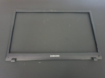 SAMSUNG NP300 NP300E5A NP300E5C NP300E5X Bezel
