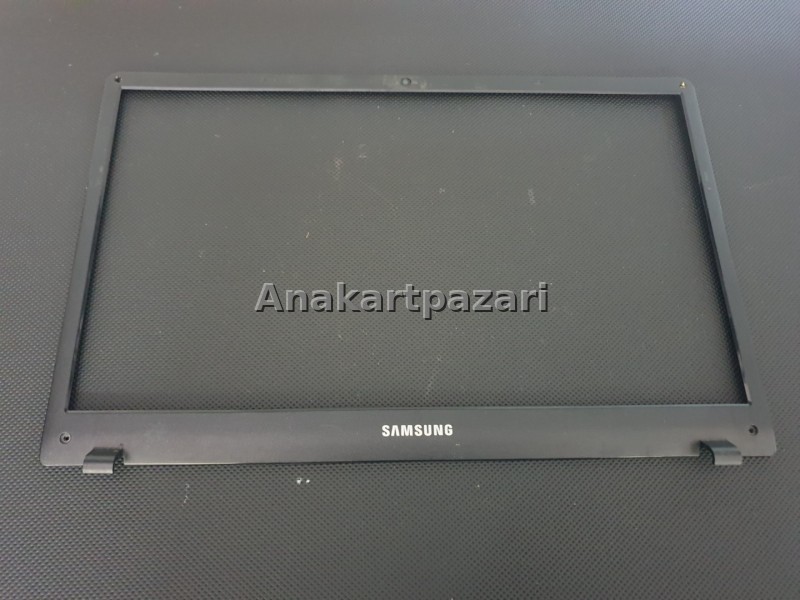 SAMSUNG NP300 NP300E5A NP300E5C NP300E5X Bezel