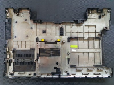 Samsung NP270 NP270E5E NP300 NP300E5E Alt Kasa