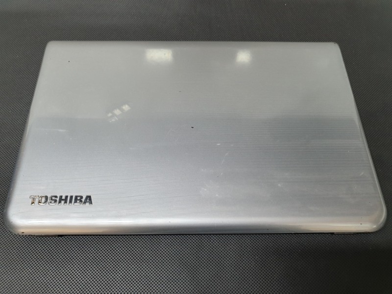 Toshiba Satellite L50t - A - 120 Ekran Cover