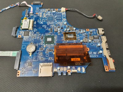 Sony Vaio SVF152 SVF1521PSTW SVF152C1WW  SVF153 SVF1532YSTB SVF1532SSTW  Anakart ( Pentium 2117U SR0VQ ) DA0HK9MB6D0 Rev.D