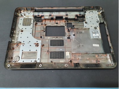 Dell Inspiron N5010  Alt Kasa