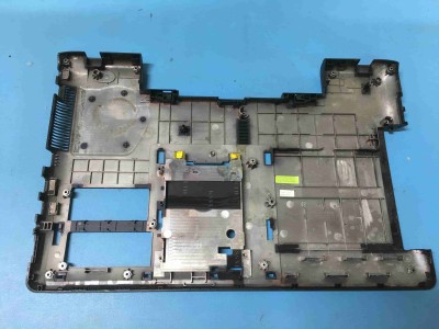 Samsung NP270E5E NP300E5E Alt Kasa