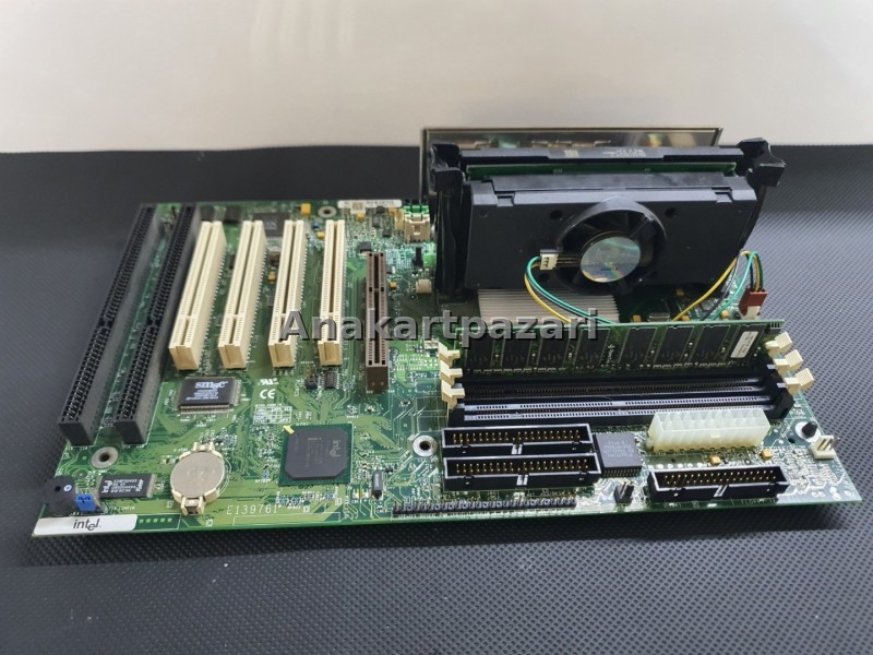 İntel SE440BX-2 SEATTLE 2 E139761 Pentium 2 Endüstriyel Server Anakart , CPU , Ram